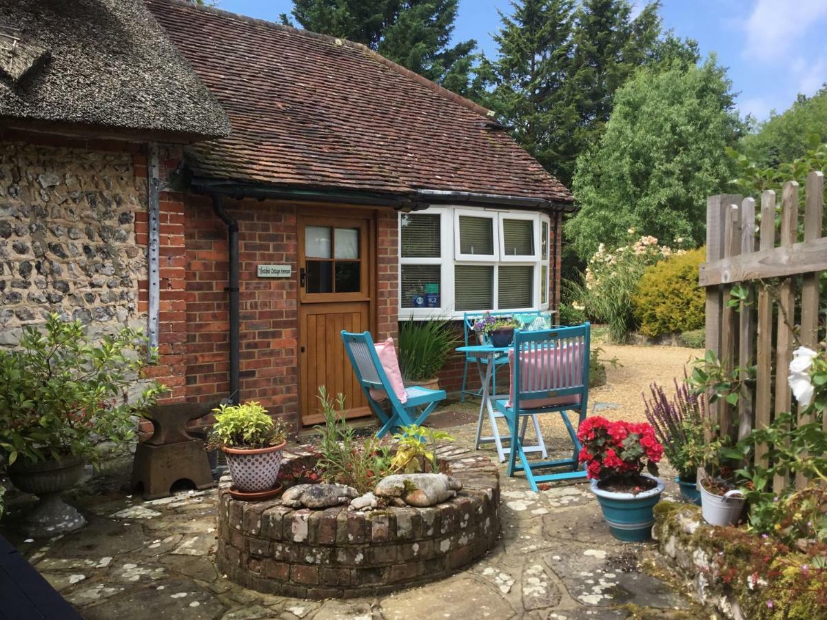 Thatched Cottage Pulborough Bagian luar foto